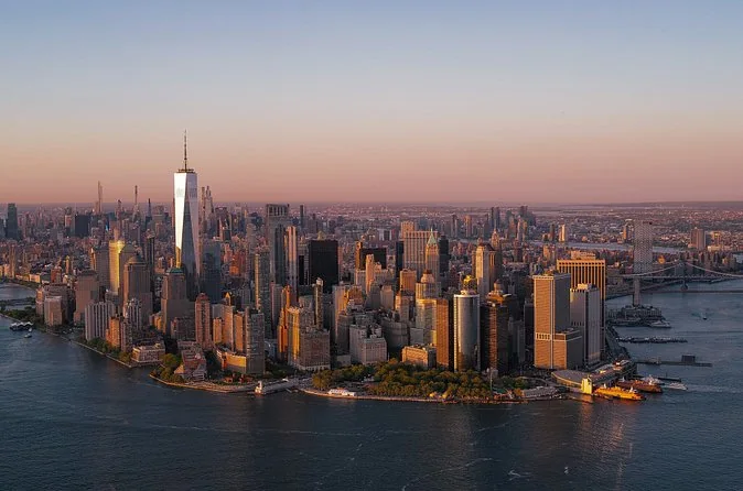 Lower Manhattan at dusk under a pink sky, One World Trade Center in the centre